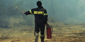 Φωτογραφία: Eurokinissi/ Ευθύνες στην ΔΕΗ καταλογίζει το πόρισμα της Πυροσβεστικής για τη φωτιά στον Κάλαμο