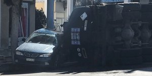 Ντελαπάρισε βυτιοφόρο στην Ρόδο/ Φωτογραφία: dimokratiki.gr