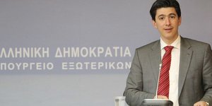 Αποστομωτική απάντηση Δελαβέκουρα σε προκλητική Σκοπιανή δημοσιογράφο