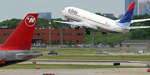 Τρόμος στον αέρα -Επείγουσα προσγείωση αεροσκάφους στο αεροδρόμιο της Νέας Υόρκη