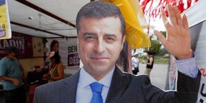 Πόστερ του φυλακισμένου πρώην ηγέτη του HDP