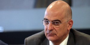 Δένδιας σε Financial Times: Αυστηρές ποινές για τους αστυνομικούς που συμμετέχου