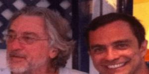 Στη Σαντορίνη ο Ρόμπερτ Ντε Νίρο και ο Τζον Τραβόλτα [εικόνα]