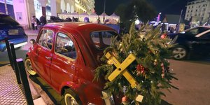Θεσσαλονίκη: Κανένα χριστουγεννιάτικο δέντρο στις χωματερές (Φωτογραφία: ΜΟΤΙΟΝΤΕΑΜ/ΦΑΝΗ ΤΡΥΨΑΝΗ)