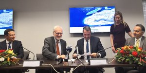 Κατά την υπογραφή της σύμβασης 