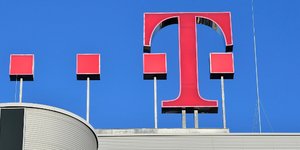 To σήμα της Deutsche Telekom στα γραφεία της εταιρείας στη Βόννη/Φωτογραφία: ΑΡ