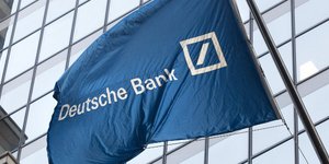 Φως στο τούνελ βλέπει η Deutsche Bank για την Ελλάδα (Φωτογραφία: AP/ Mark Lennihan)