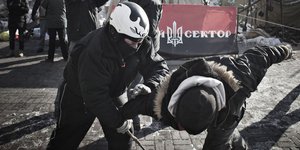 Οι Ουκρανοί απαντούν στη Μπερκούτ των Ρώσων με Εθνοφρουρά από ναζί: Τη στελεχώνε