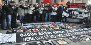 Παγκόσμιο ρεκόρ φυλακισμένων δημοσιογράφων κατέχει η Τουρκία σύμφωνα με την CPJ