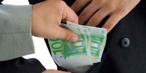 Διεθνής Διαφάνεια: Σύνηθες φαινόμενο στην Ελλάδα η δωροδοκία δημοσίων υπαλλήλων