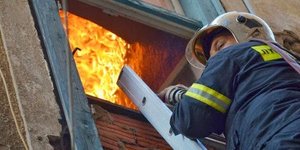Θρήνος στη Θεσσαλονίκη -Τρεις νεκροί από πυρκαγιά σε διαμέρισμα