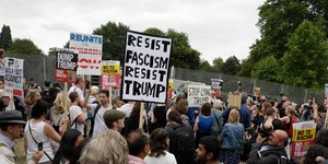 Διαδηλώσεις κατά του Τραμπ στο Λονδίνο/ Φωτογραφία AP images