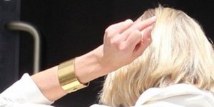 Χολιγουντιανή ηθοποιός χαιρετά - καθόλου ευγενικά - τους παπαράτσι! [εικόνες]