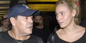 Ο Μαραντόνα άφησε την μπάλα και το γύρισε στο τραγούδι [βίντεο]