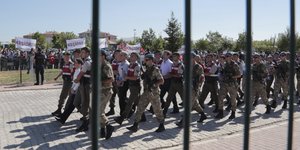 Φωτογραφία: Δικαστήριο διέταξε την προφυλάκιση 14 δικηγόρων/Associated Press