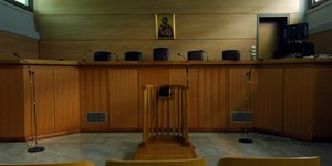 Οι δικαστές εγκαλούν την κυβέρνηση: Σταματήστε τις επεμβάσεις στο έργο μας και τ