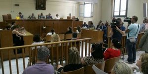 Χωρίς δικηγόρους και σήμερα