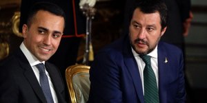 O Λουίτζι Ντι Μάιο & ο Ματέο Σαλβίνι (Φωτογραφία: AP Photo/Gregorio Borgia)