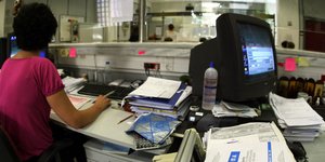 «Ψαλίδι» στις υπερωρίες δημοσίων υπαλλήλων -Βάζει ανώτατο όριο το υπουργείο Οικο