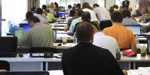 Εργαζόμενοι κατά τη διάρκεια της ημέρας / Φωτογραφία: Eurokinissi