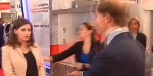 Δημοσιογράφος λιποθυμά μπροστά σε Ρώσο υπουργό