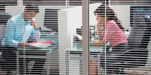 «Κλείνουν» οι κάλπες των εκλογών και «ανοίγουν» οι απολύσεις δημοσίων υπαλλήλων