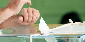 Δημοσκόπηση MARC: Προηγείται ο ΣΥΡΙΖΑ αλλά δεν πείθει τους ψηφοφόρους -Τέταρτο τ