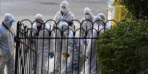 Ανδρες της αντιτρομοκρατικής στο σημείο της επίθεσης στον Ναό του Αγίου Διονυσίου- φωτογραφία intimenews