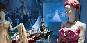Η έκθεση του οίκου Christian Dior στο Παρίσι. Φωτογραφία: AP