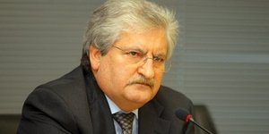 Ως ύποπτη καλείται η δικηγόρος που μετέγραψε το στικάκι του Διώτη