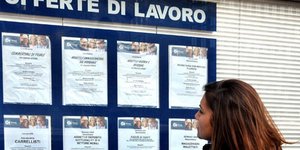 Η ανεργία γονατίζει τους Ιταλούς: Τουλάχιστον 10.000 έκαναν αίτηση για 14 θέσεις