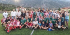 Γερμανοί και κάτοικοι του Διστόμου έπαιξαν ποδόσφαιρο για τη δικαίωση των θυμάτω