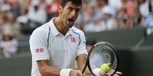 Εξαλλος ο Σέρβος τενίστας Τζόκοβιτς ουρλιάζει στη βοηθό του στο Γουίμπλεντον κι εκείνη βάζει τα κλάματα [εικόνες]