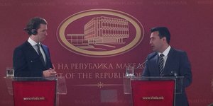O Σεμπάστιαν Κουρτς και ο Ζόραν Ζάεφ/ Φωτογραφία AP images