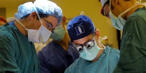 Γιατρός κατηγορείται ότι επιτέθηκε με σπασμένο ποτήρι σε σύζυγο ασθενούς στην Πάτρα/ Φωτογραφία: Sara D. Davis/AP/ Αρχείο