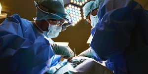 Αποζημίωση για ηθική βλάβη ζητά ένας ασθενής από γιατρό. Φωτογραφία: Pixabay