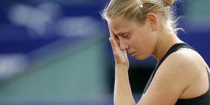 Η Ντόκιτς γράφει για τη φρίκη που έζησε δίπλα στον πατέρα της (Φωτογραφία: AP/VADIM GHIRDA)
