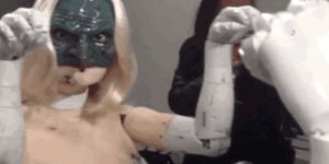 Η κούκλα του Σατανά έγινε ρομπότ: Ενας ζωντανός εφιάλτης που μιλάει και χορεύει 