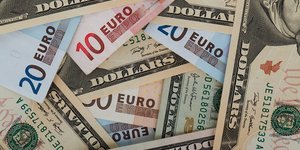 Δολάρια και ευρώ/Φωτογραφία: Pixabay