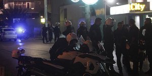 Τα στοιχεία της επίθεσης έξω από τα γραφεία της ΧΑ που «θυμίζουν» Σέχτα Επαναστα