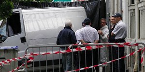 Συνελήφθη η μάνα των τριών παιδιών που βρέθηκαν άγρια δολοφονημένα
