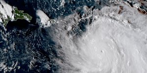 O κυκλώνας καθώς πλησιάζει τη νησιωτική Δομινίκα. NASA via AP