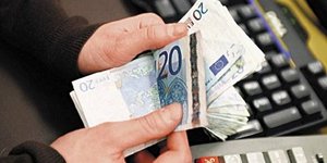 Δημόσιοι υπάλληλοι με καταθέσεις... εκατομμυρίων ευρώ