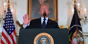 Φωτογραφία: AP- Ο Ντοναλντ Τραμπ μιλά για τον βομβαρδισμό στην Συρία 