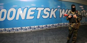 Μαύροι καπνοί πάνω από το Ντόνετσκ -Μάχες στο αεροδρόμιο της πόλης με ρουκέτες [