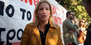 Το χρονόμετρο της Ρένας Δούρου: Ο χρόνος κυλάει αμείλικτα για την κυβέρνηση [εικ