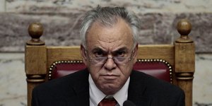 Ξαφνικά βάζει και ο Δραγασάκης θέμα δημοψηφίσματος για ευρώ ή δραχμή