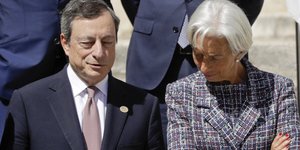 Ο Μάριο Ντράγκι και η Κριστίν Λαγκάρντ (Φωτογραφία: AP/ Andrew Medichini)