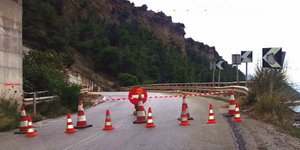 Κατέρρευσε λωρίδα κυκλοφορίας στην παλαιά εθνική οδό Κορίνθου-Πατρών -Από τη διά