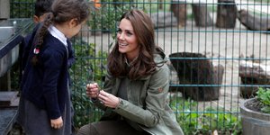 Η Κέιτ Μίντλετον επισκέφθηκε έναν κήπο άγριας ζωής. Φωτογραφία: AP